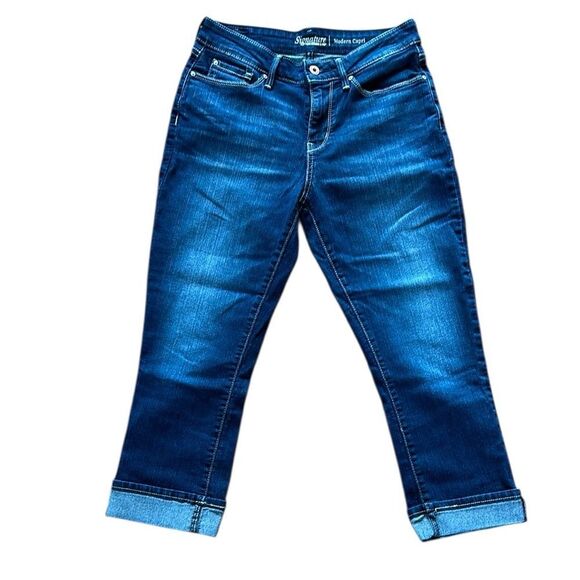 Levi’s Signature Modern Capris - Picture 1 of 7